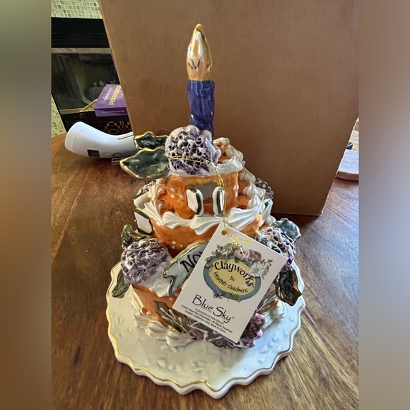 Blue Sky November birthday cake by Heather Goldminc - Picture 6 of 7